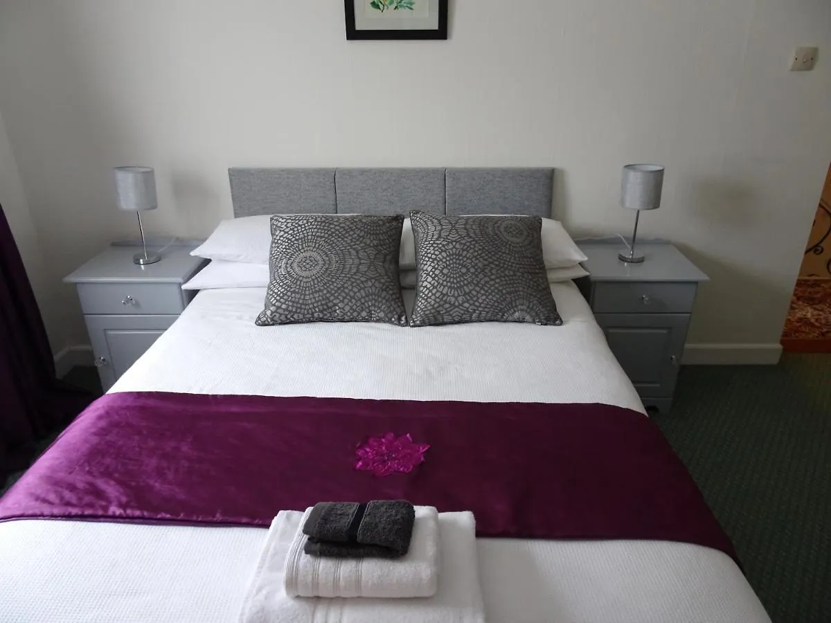 Riverside House Bed & Breakfast *