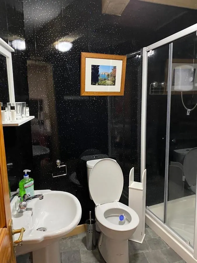 Donegal Lodgings Apt 5 *