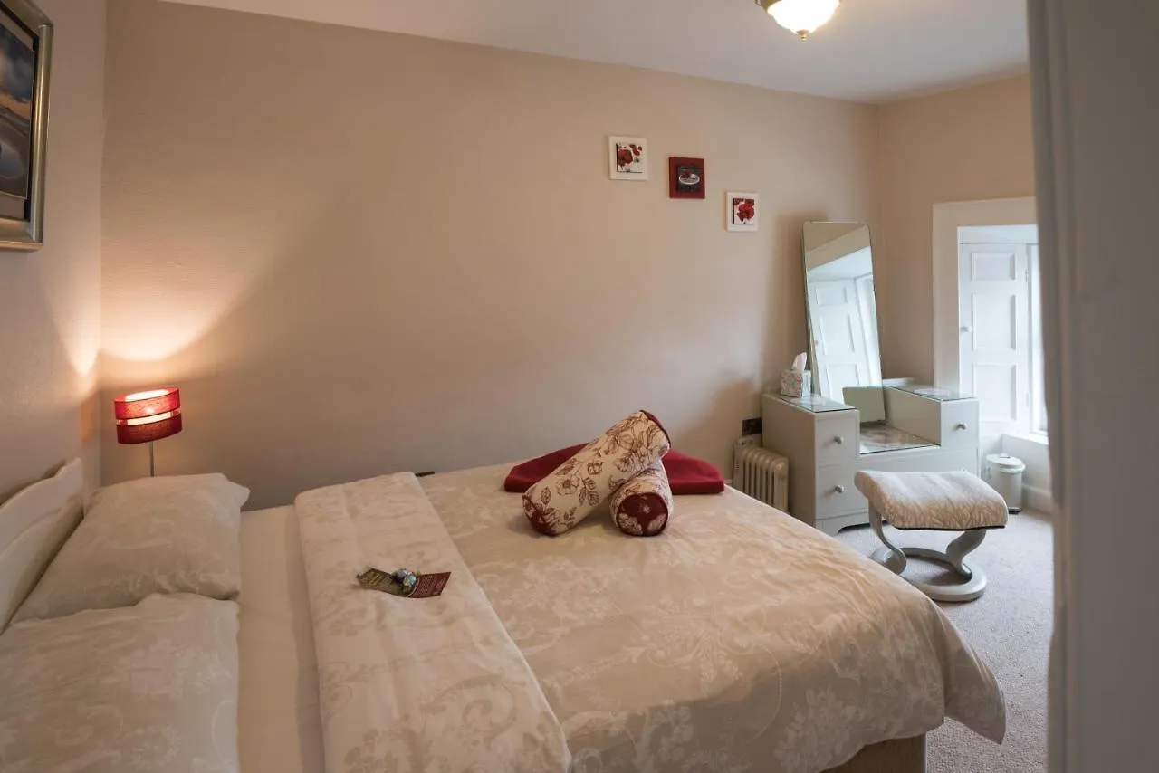 Charming 2-bed In Centre *