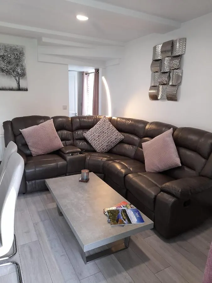 Doonan Breeze Apartment