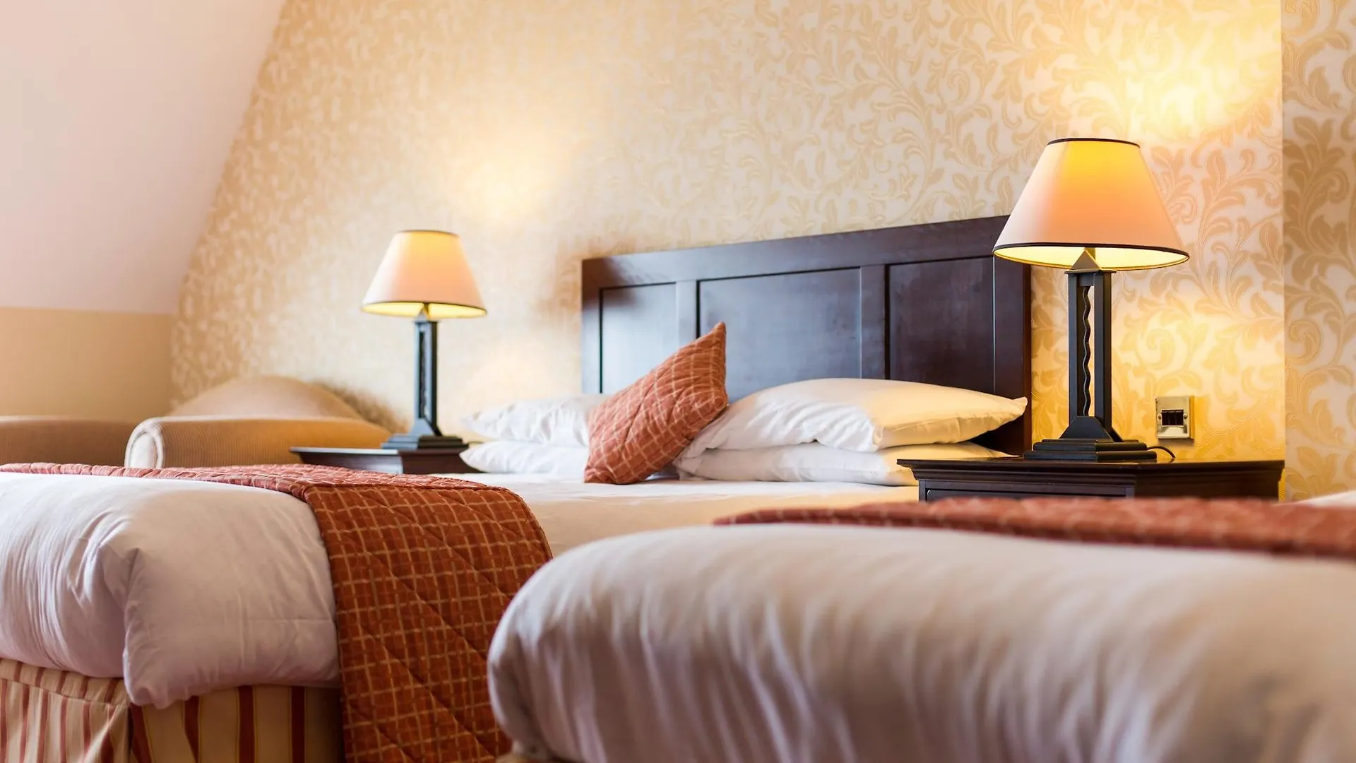The Sandhouse And Marine Hotel 4*