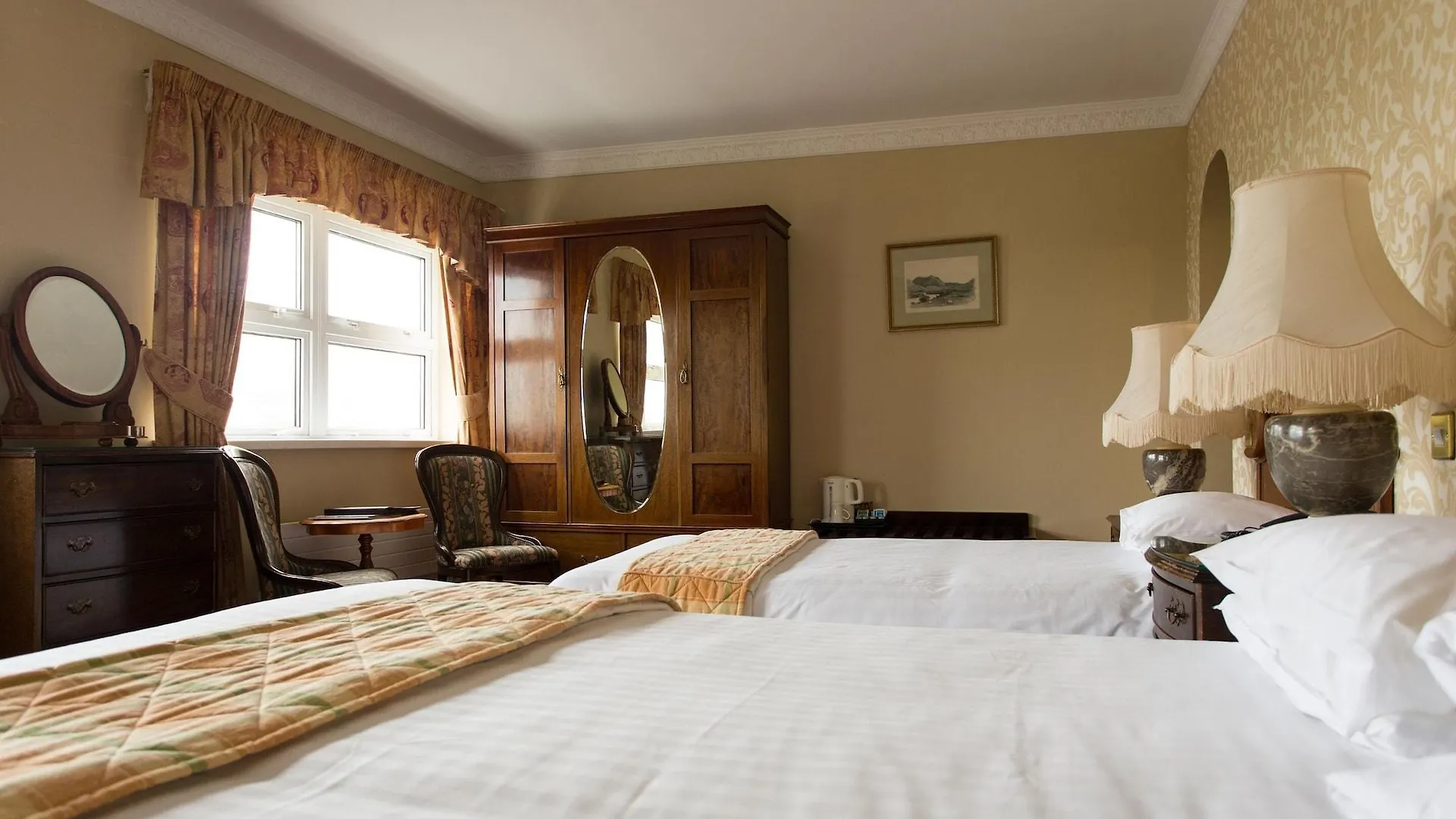 Hotel The Sandhouse And Marine 4*