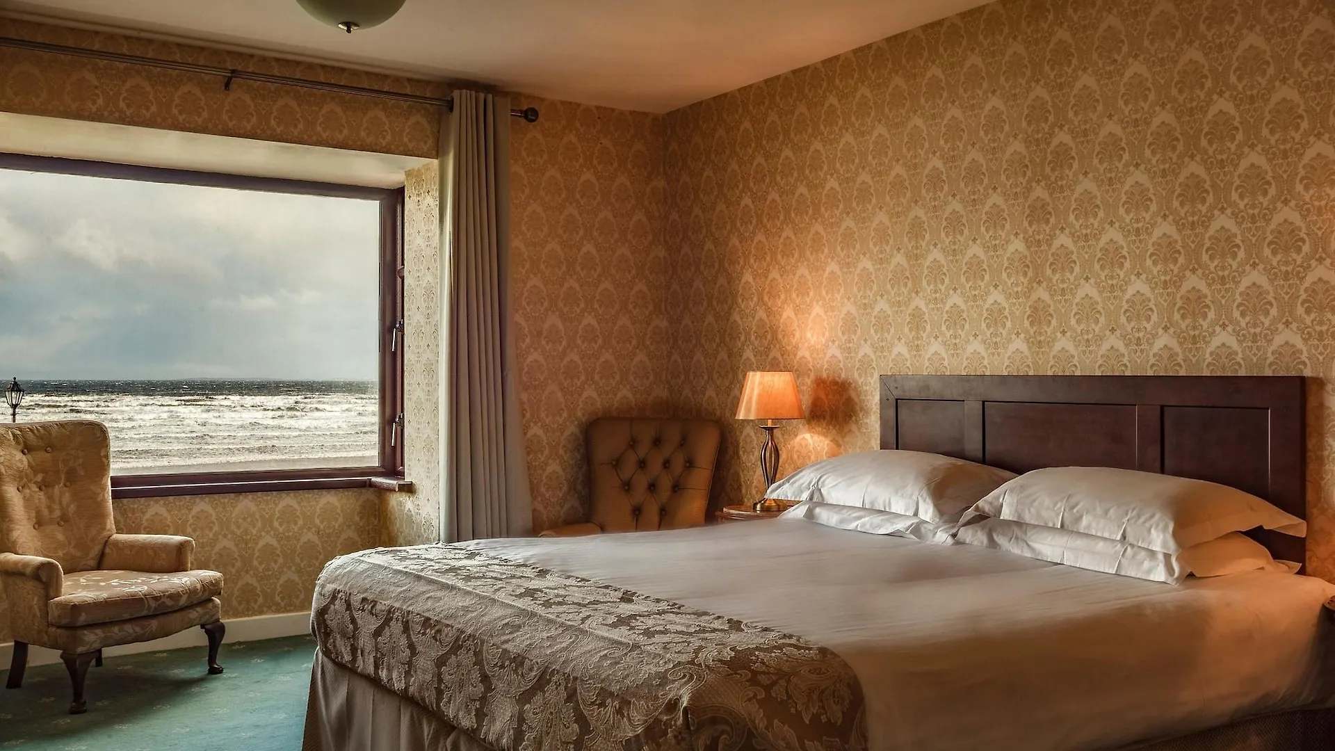 The Sandhouse And Marine Hotel 4*