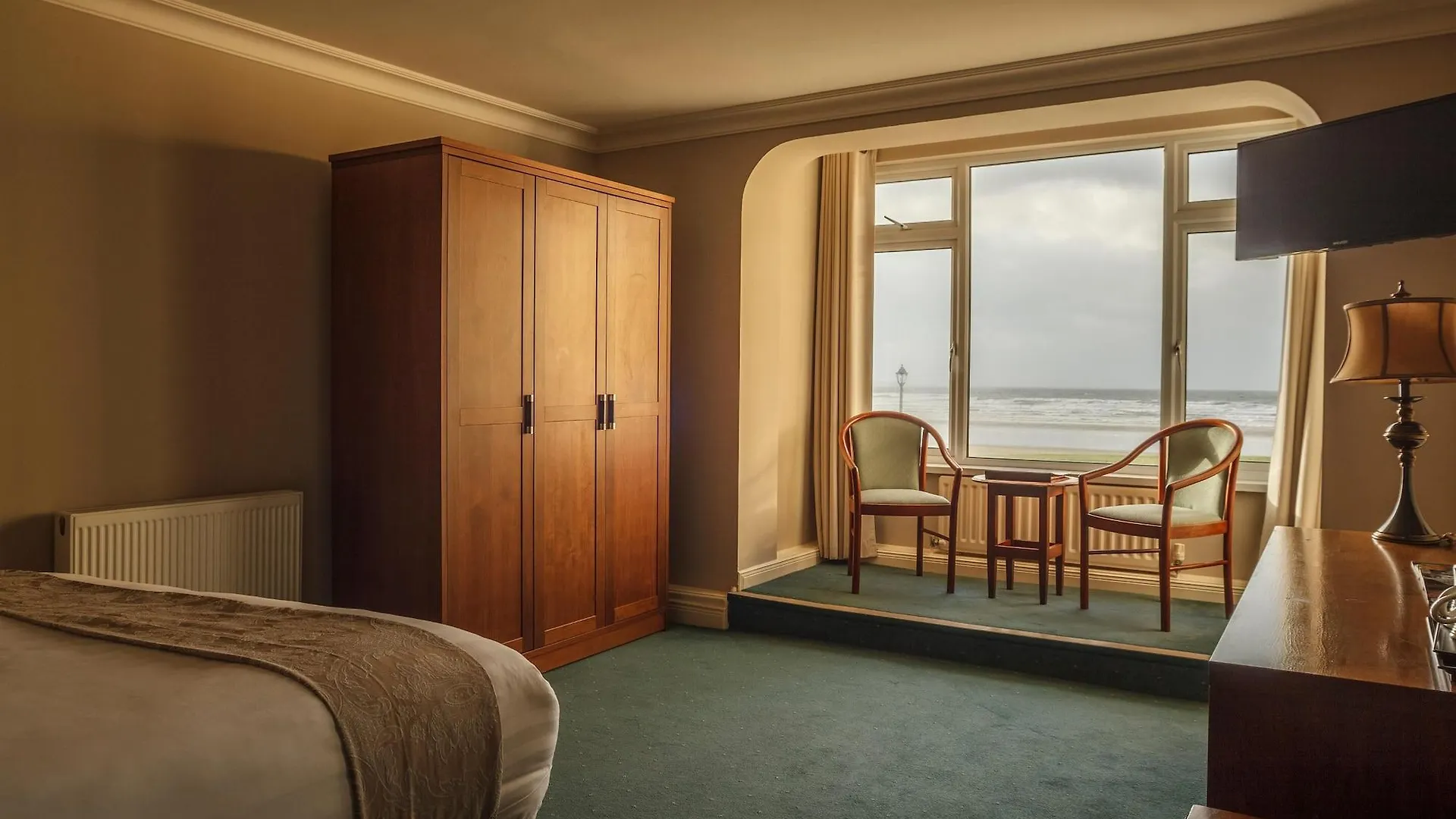 Hotel The Sandhouse And Marine 4*