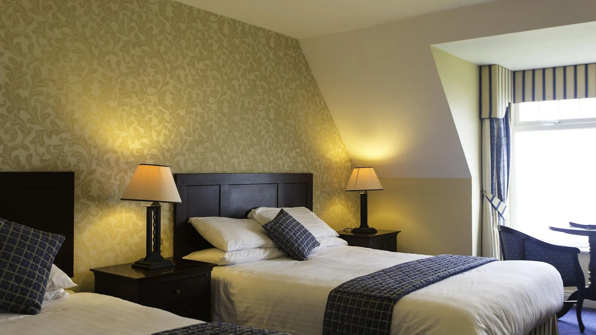 The Sandhouse And Marine Hotel 4*