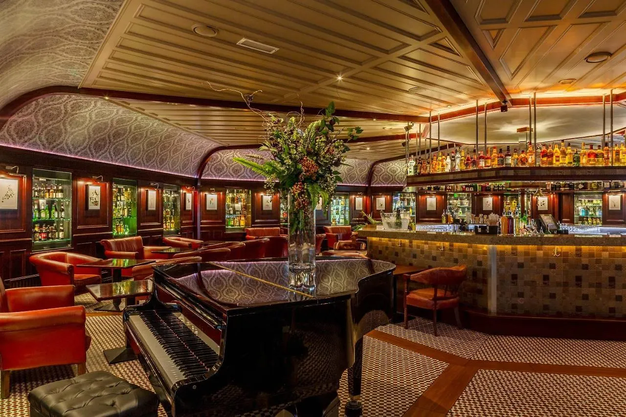 Harvey's Point Hotel