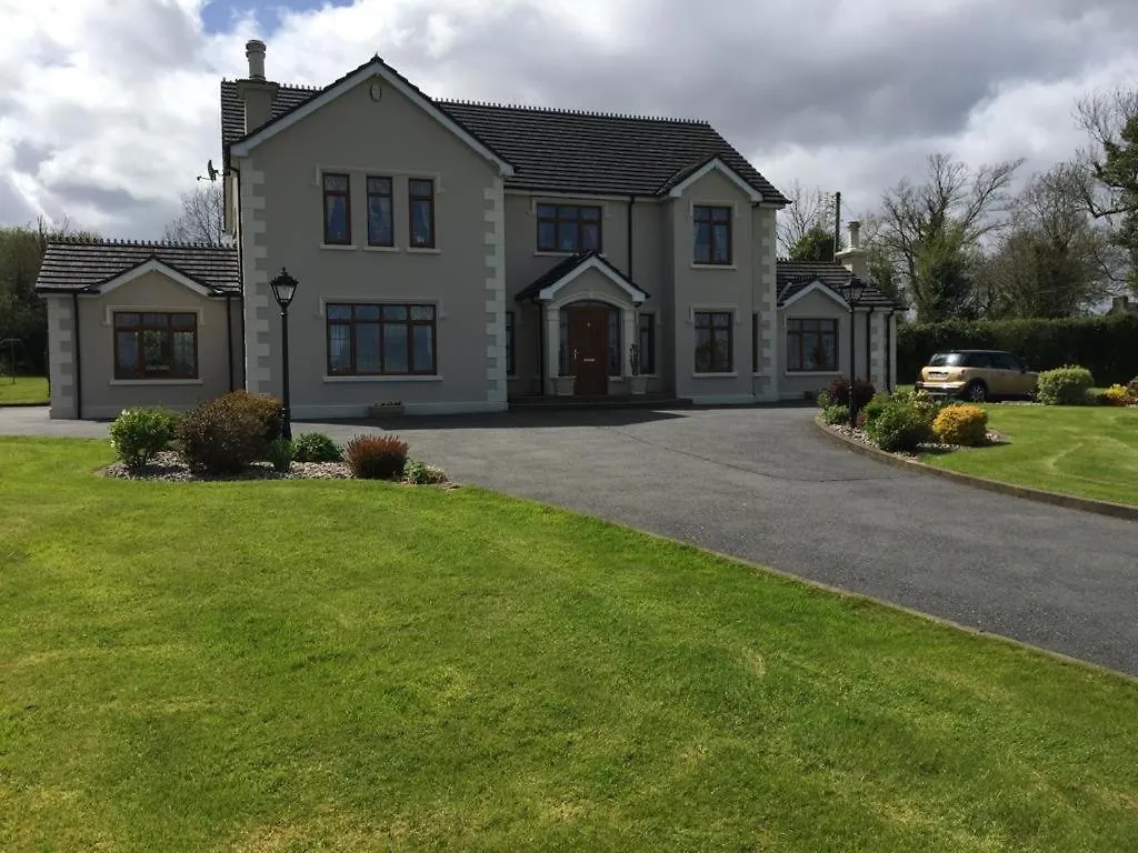Mayrone House Bed & Breakfast *
