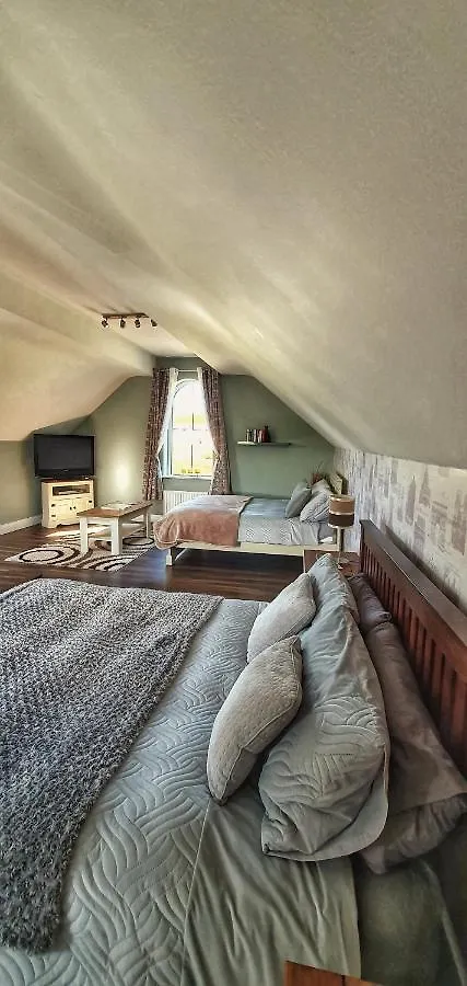 Tully View House