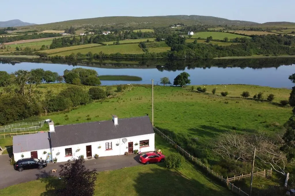 Granny's Cottage, A Lovely Lakeside Holiday home *