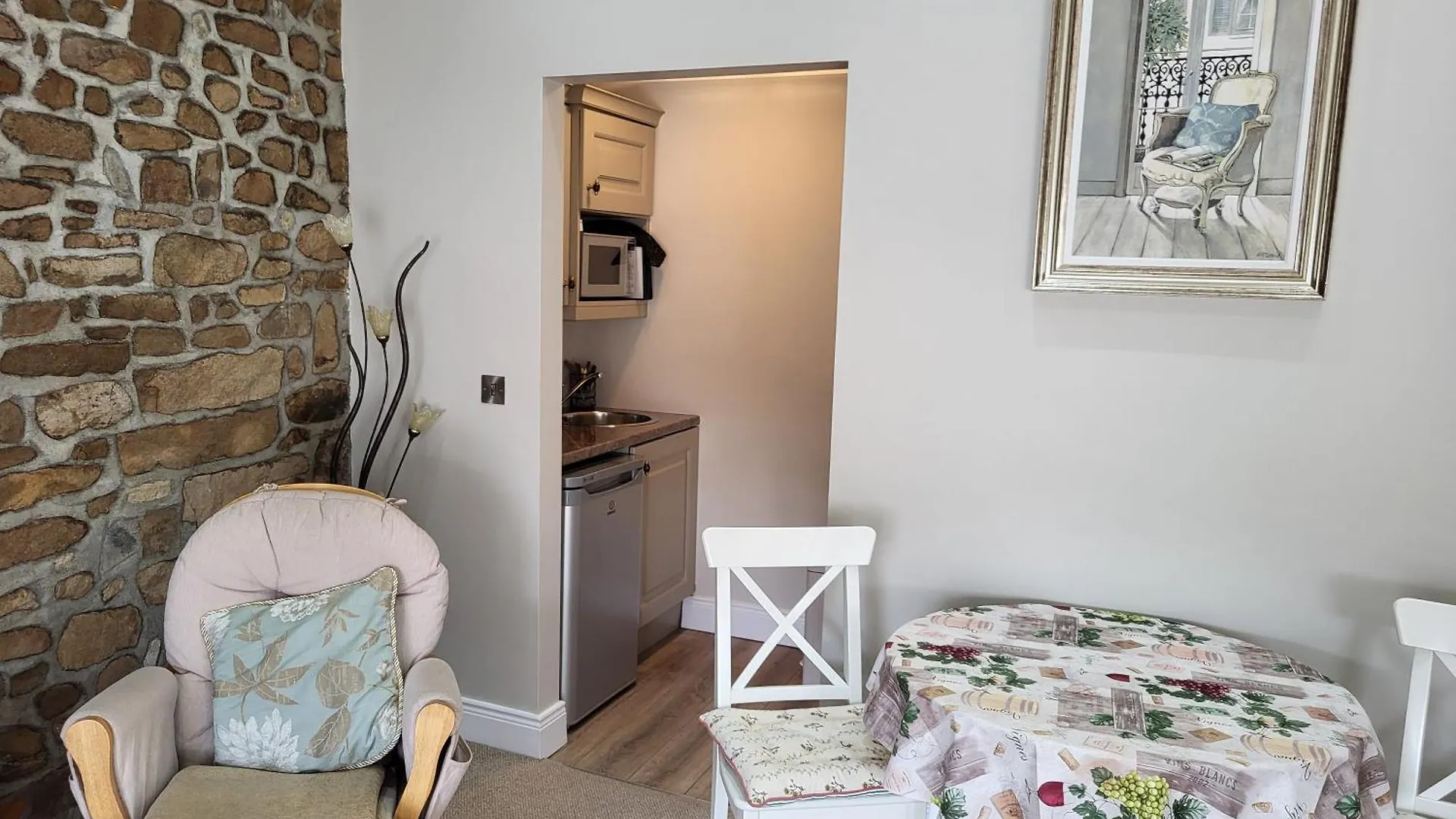Charming 2-bed In Centre Donegal Town