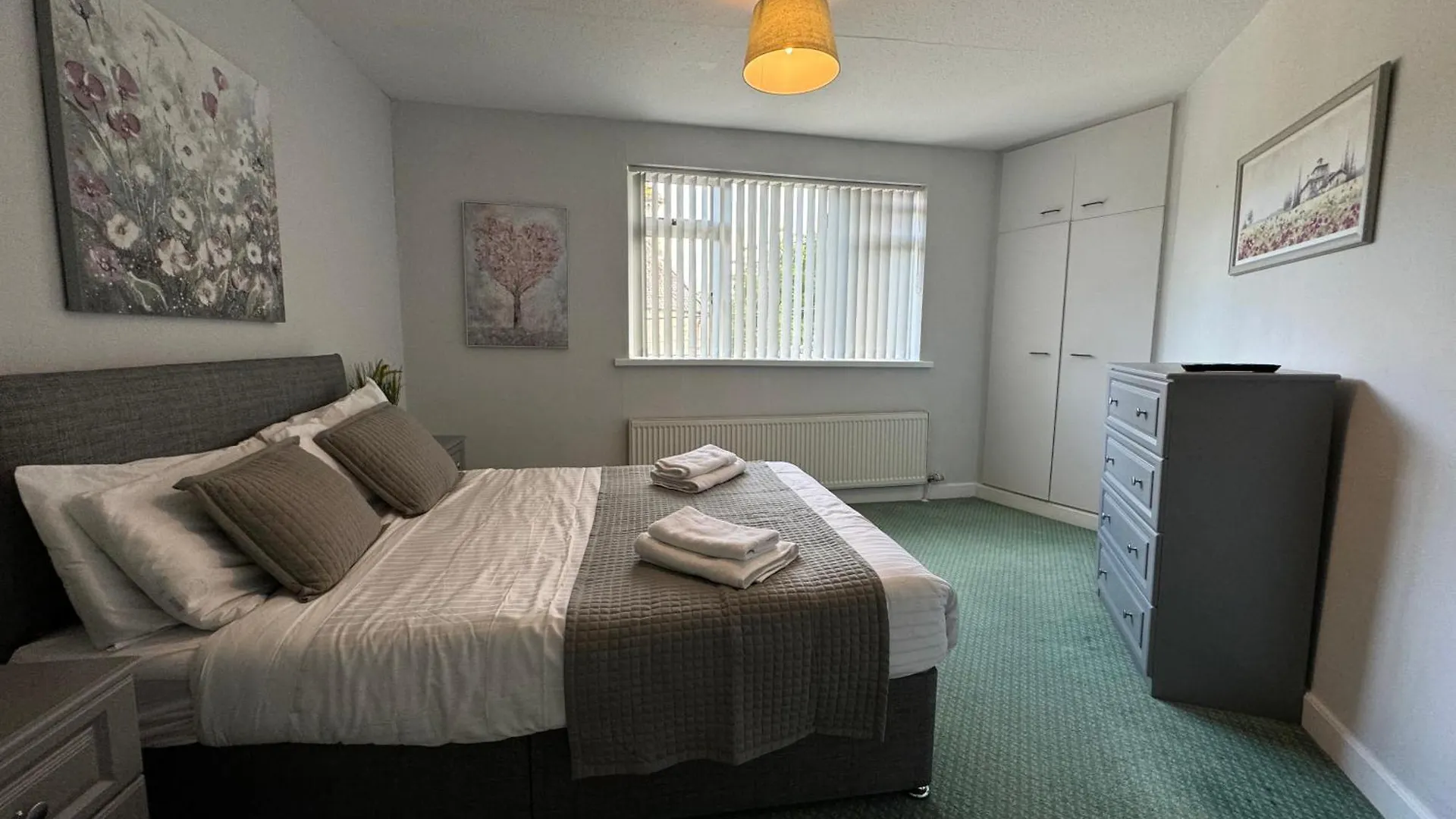 Riverside House Guest house *