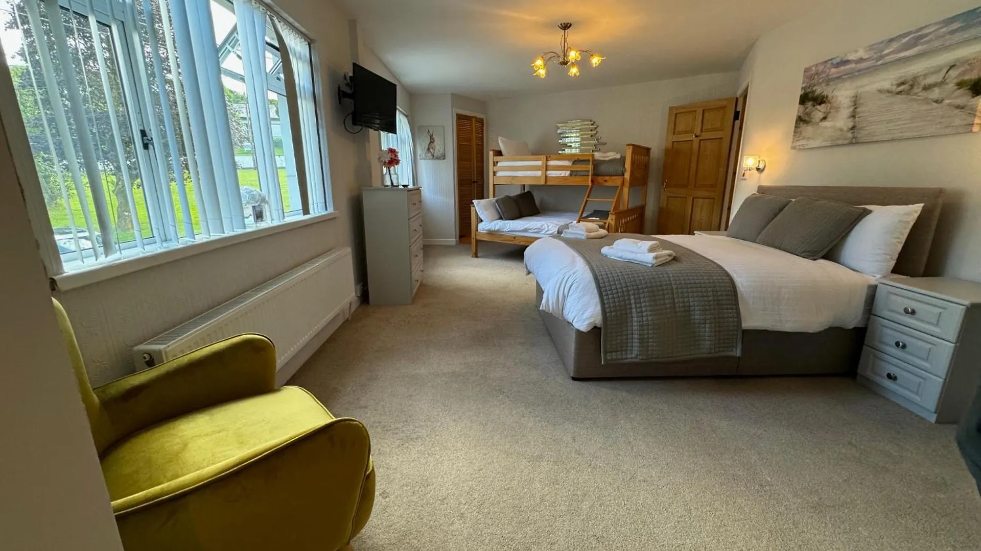 Riverside House Guest house *