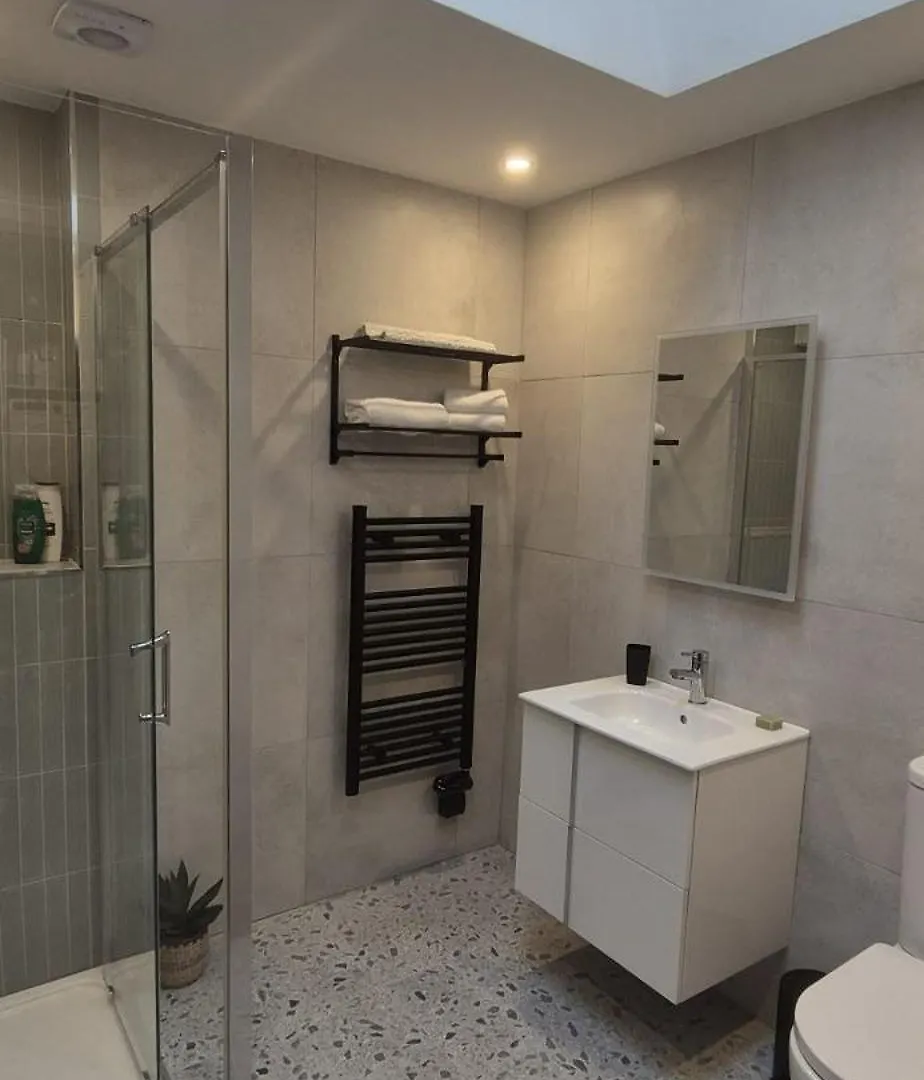 Sleek Modern Design - 2 Bed In