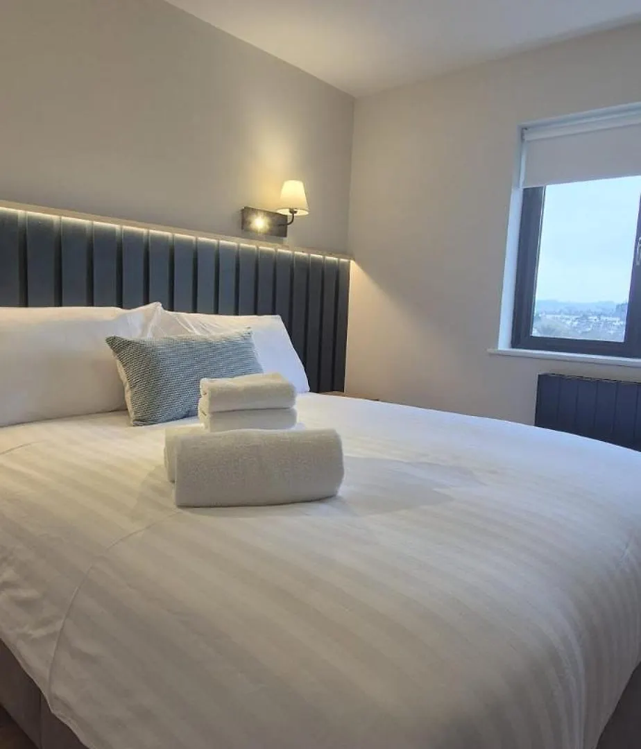 Apartment Sleek Modern Design - 2 Bed In