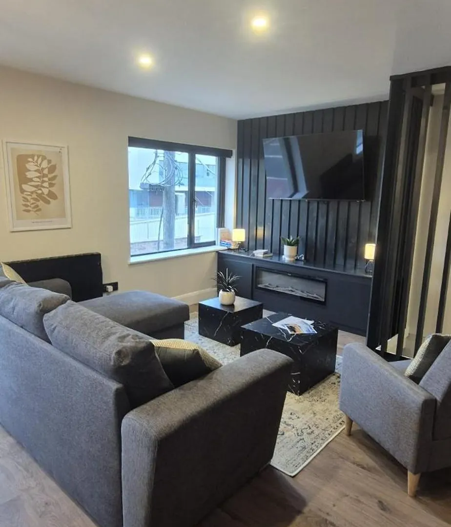 Sleek Modern Design - 2 Bed In *