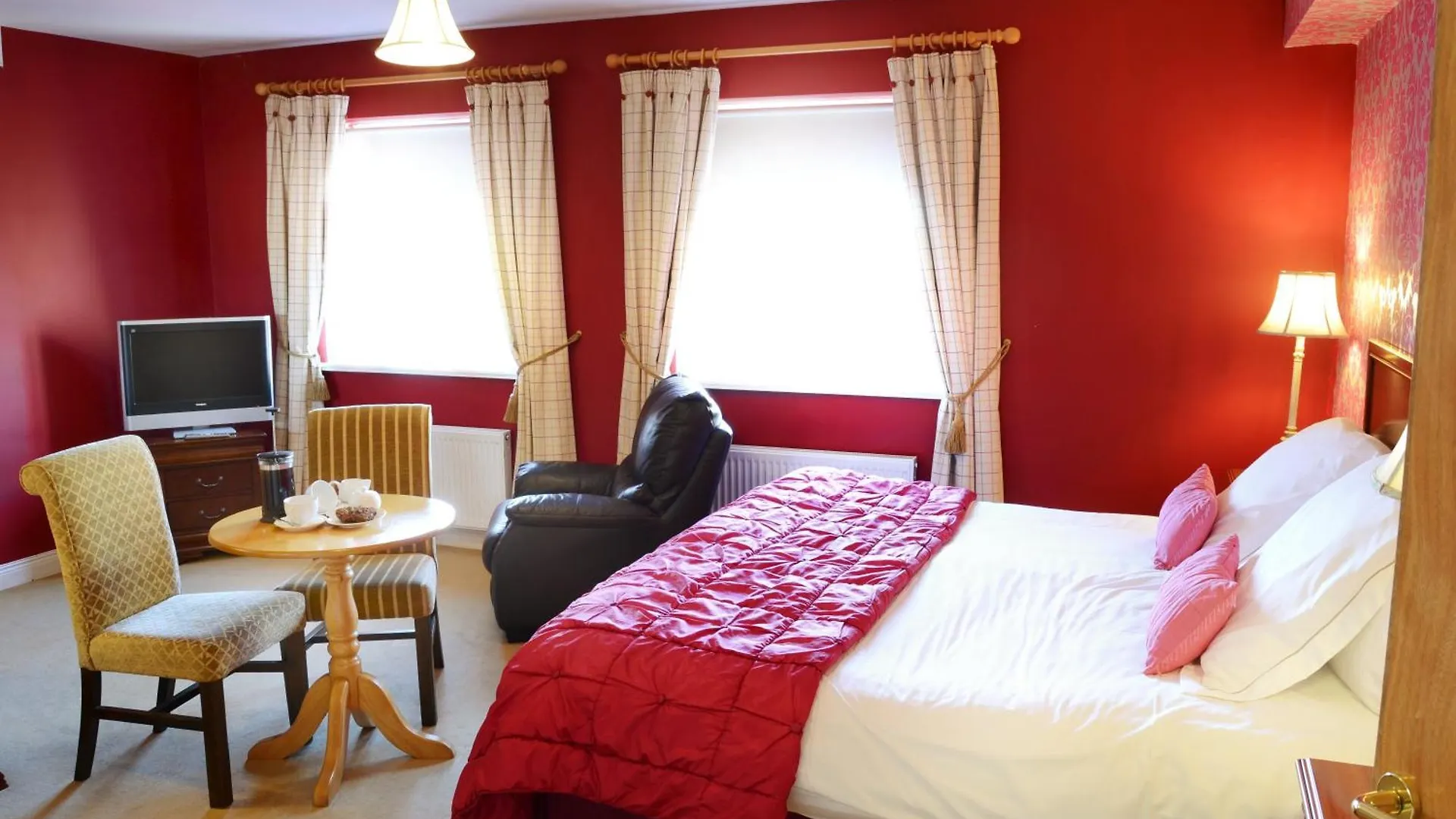 Donegal Manor Guest house 4*