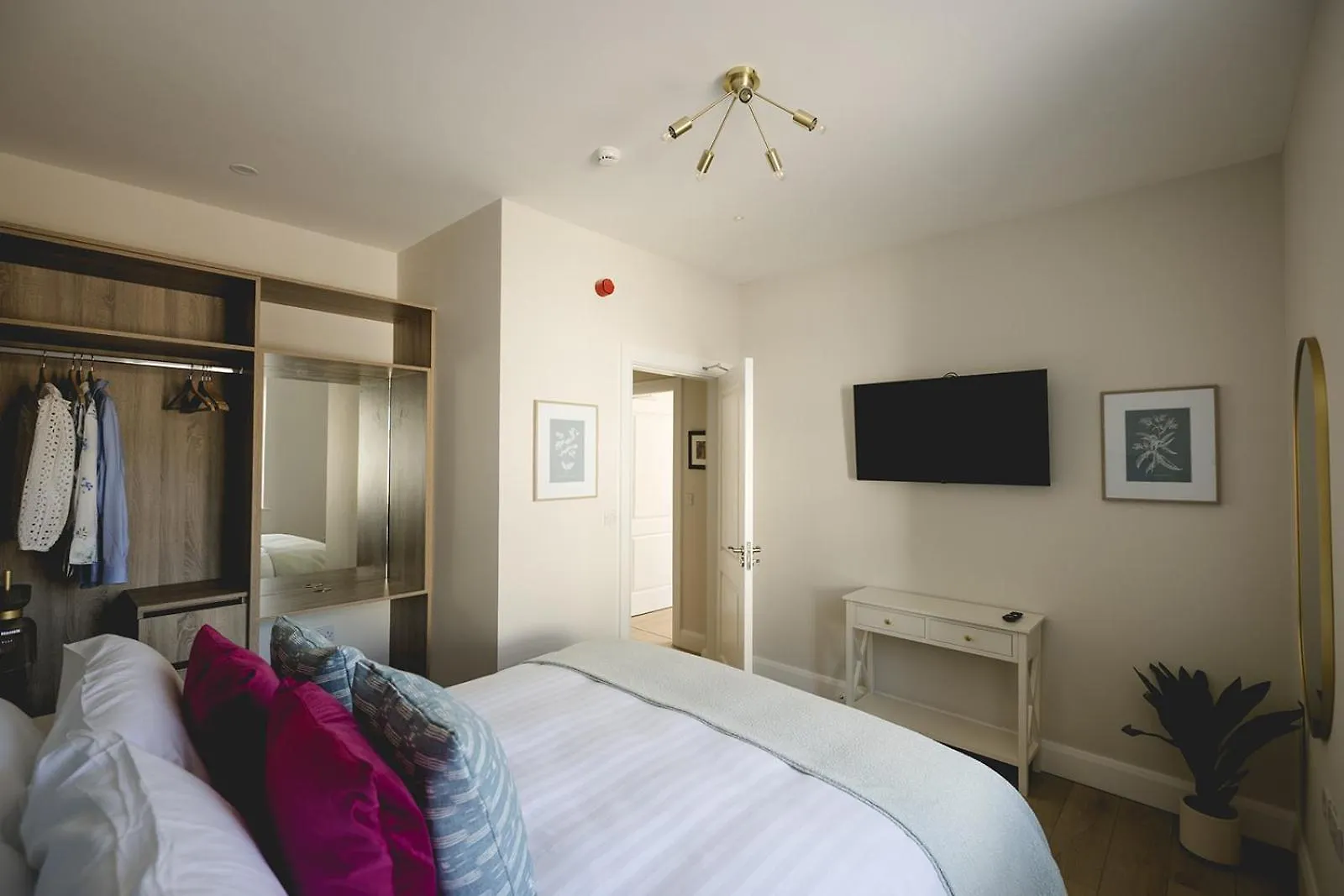 The Old Schoolhouse River View Apartment *