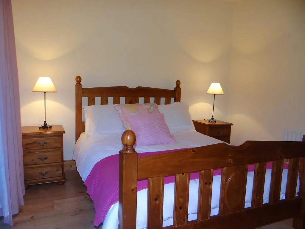 Bed & Breakfast Rossmore Farmhouse *