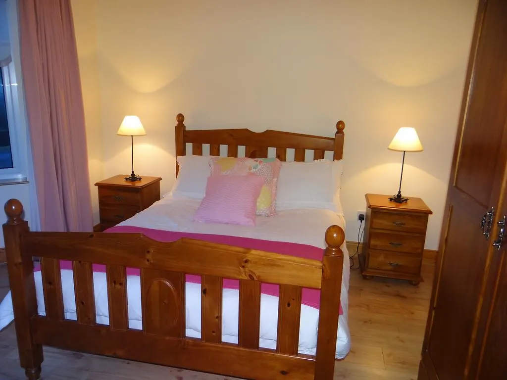 Bed & Breakfast Rossmore Farmhouse *