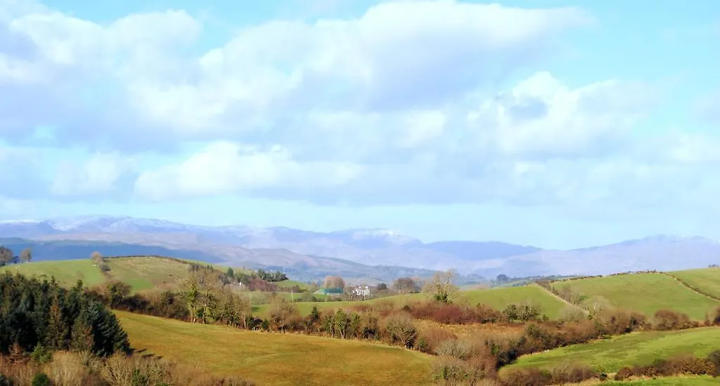 Rossmore Farmhouse Bed & Breakfast *