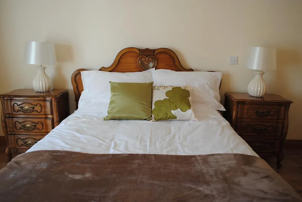 Rossmore Farmhouse Bed & Breakfast *