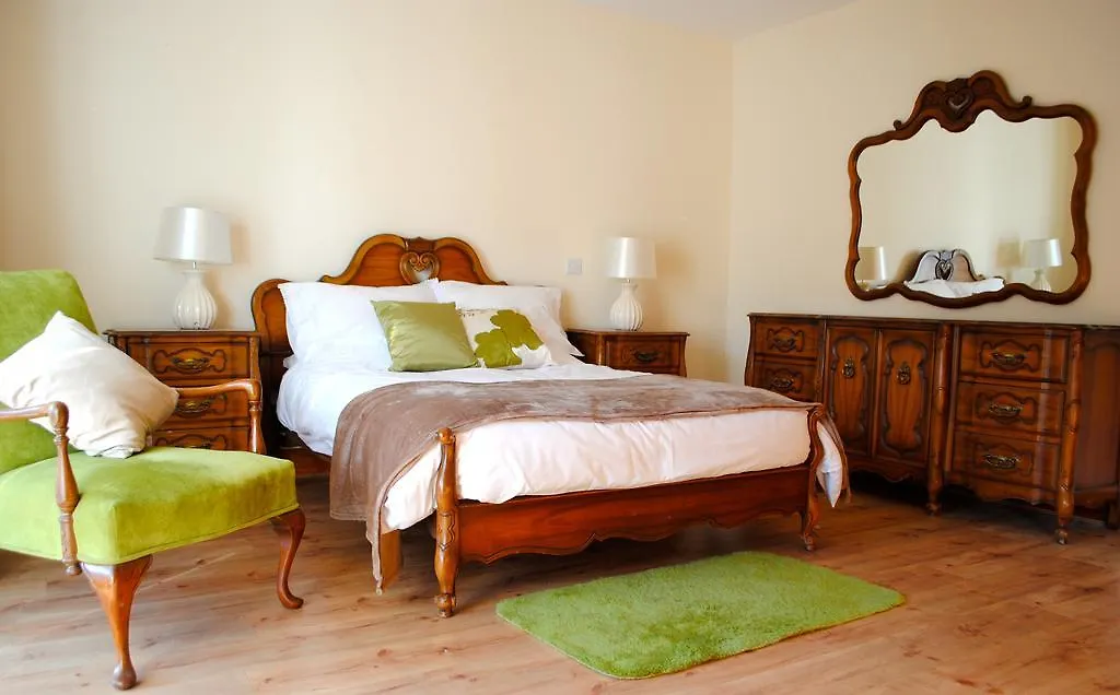 Rossmore Farmhouse Bed & Breakfast