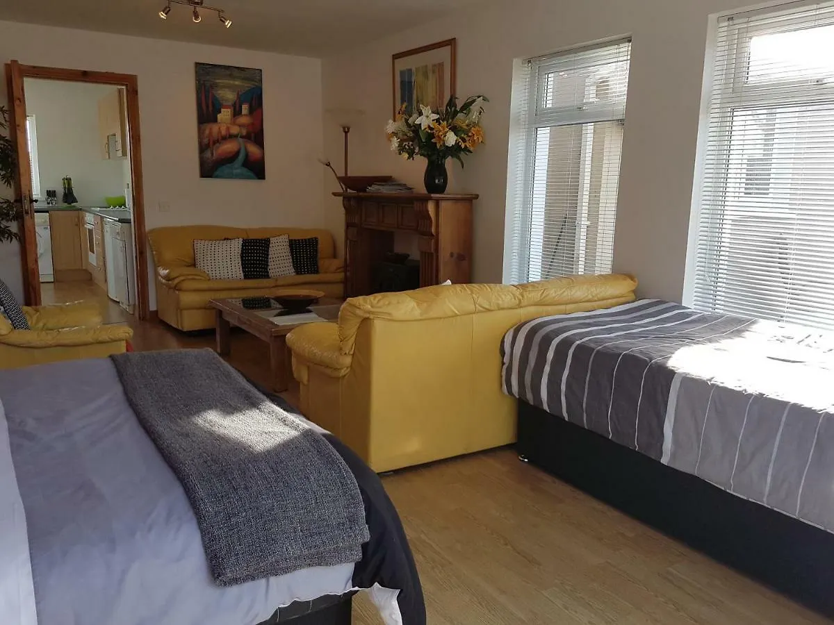 Hillcrest House Self Catering Apartment *