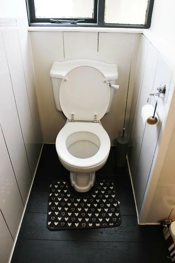 Donegal Lodgings - Apt 4 - 1 Bedroom Apt * Donegal Town